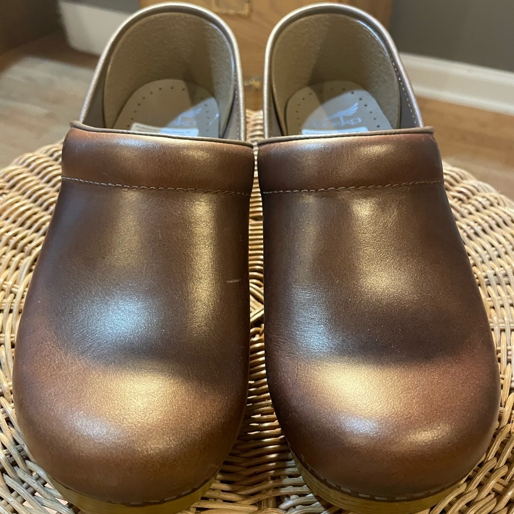 Dansko brown clogs size 8.5 / 39